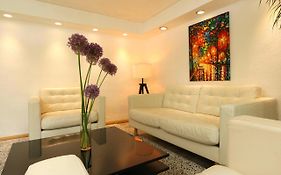 Cozy Souterrain-Half-Basement-Apartment Included 2 Bicycles